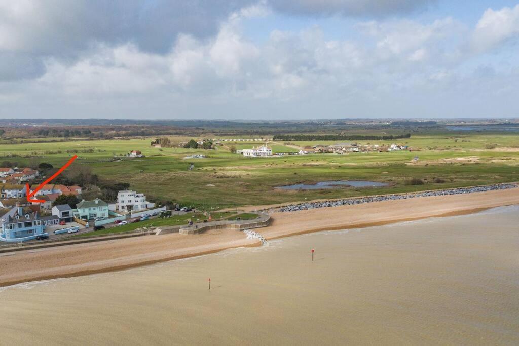 Links Bay - 100 Yards From And Golf Course Holiday home Deal
